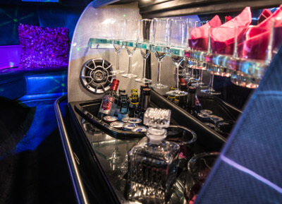 Innenausstattung Pinke Limousine - Bar